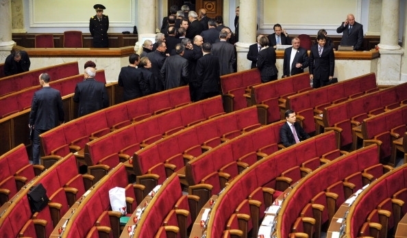 Стало известно, когда Порошенко распустит Верховную Раду: названа основная причина 