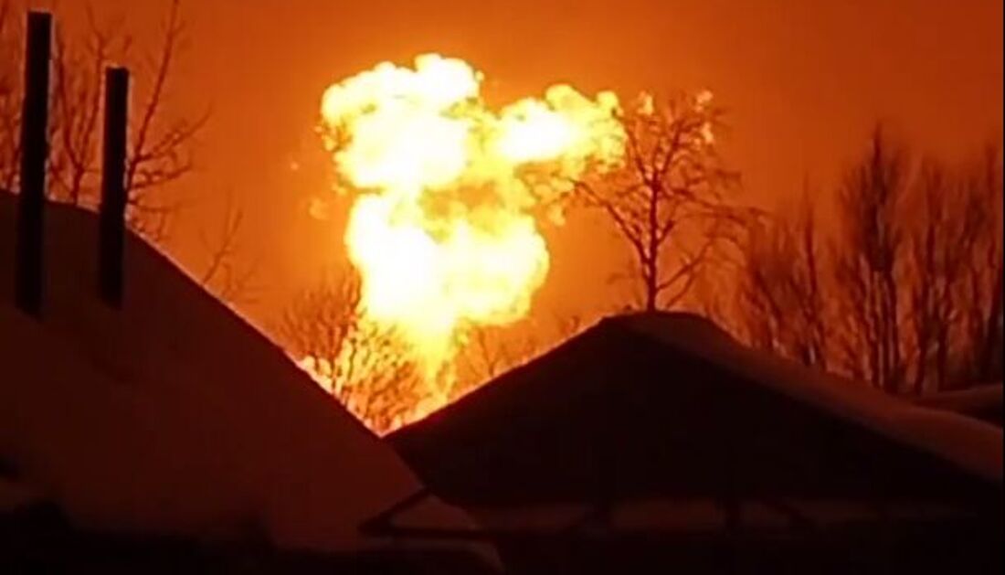 В России горит газопровод, зарево видно на десятки километров