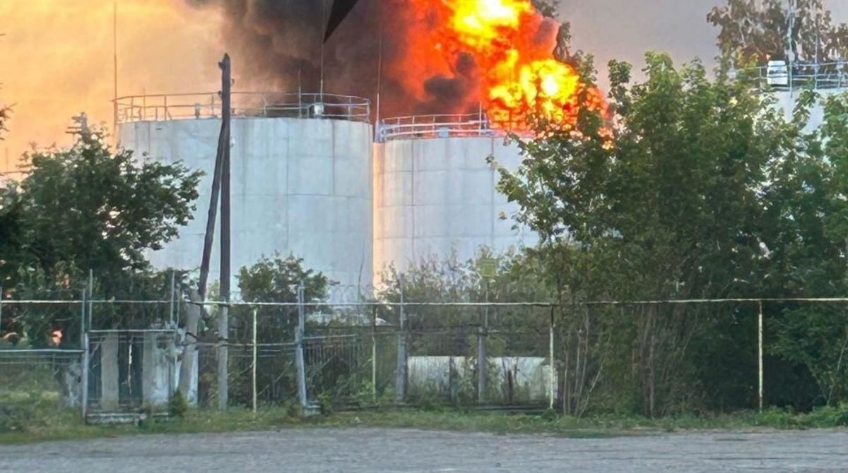 ​И черный дым поднимается в небо: беспилотники атаковали Платоновскую нефтебазу на Тамбовщине – появились кадры