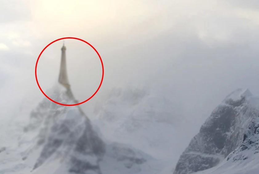 Пришельцы телепортировали Эйфелеву башню на вершину Гималаев 