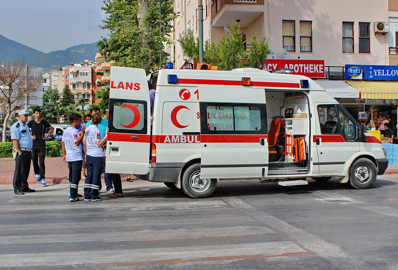 Жуткое ДТП в Турции: автобус с десятками туристов полетел вниз с 50-метровой  скалы – кадры не для слабонервных