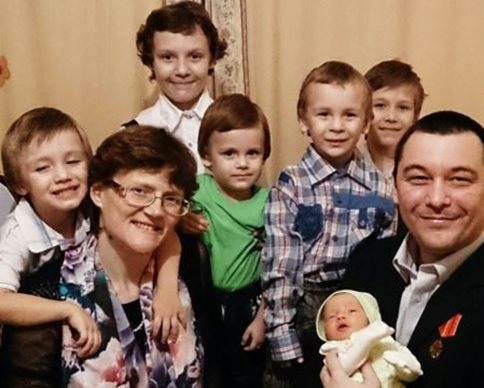 Российское правительство намерено забрать семерых детей у семьи "за измену родине"