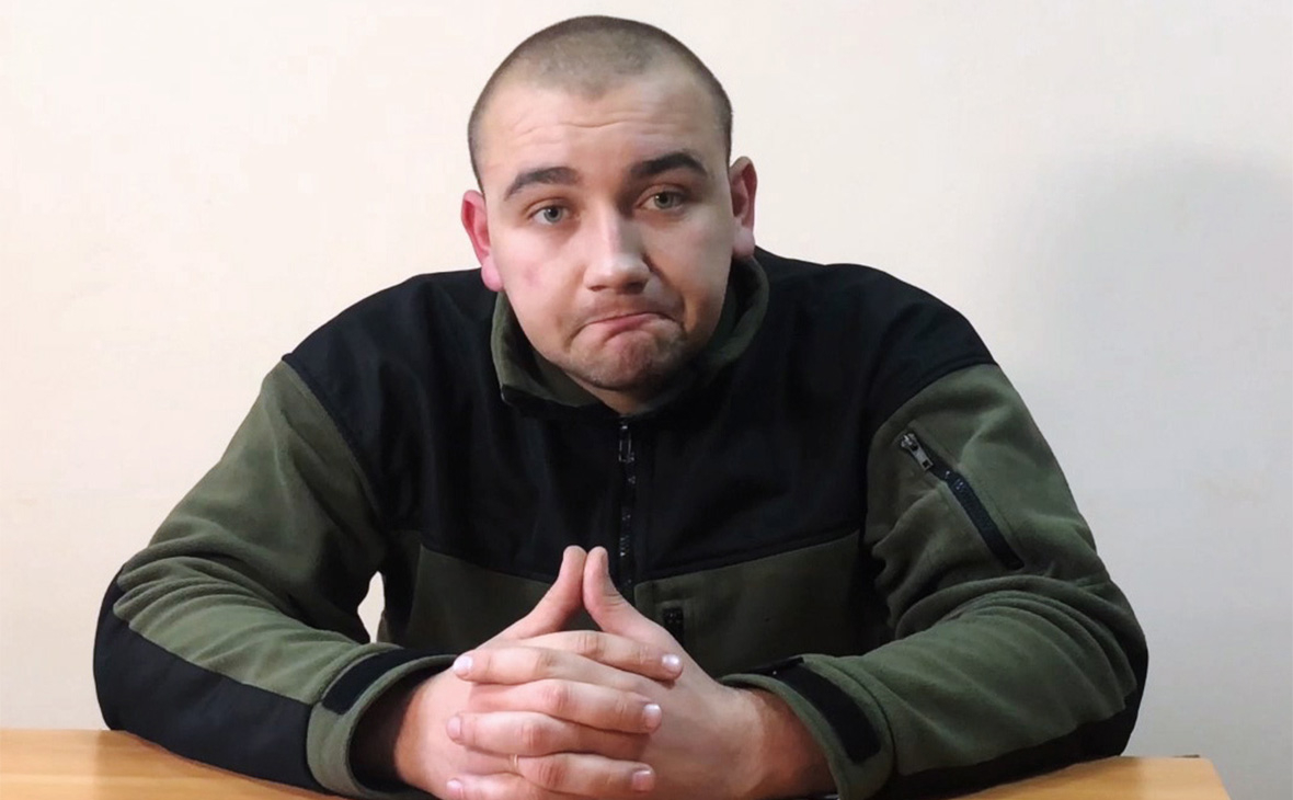 Читают "признание" с листка: ФСБ показала кадры с допроса задержанных в Азове сотрудников СБУ