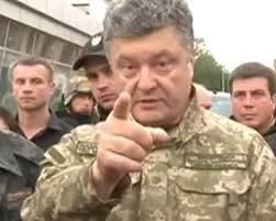 Порошенко под осажденным Донецком проверяет солдатские окопы