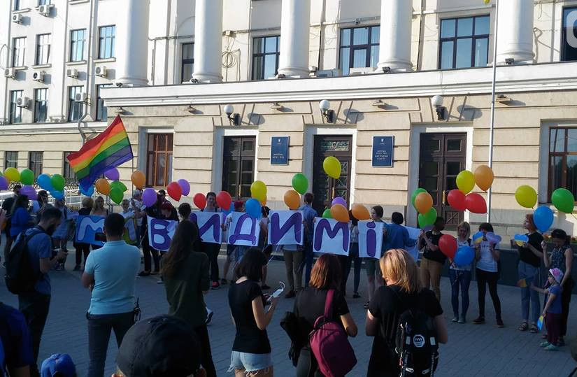 ​В Запорожье на акции ЛГБТ прогремел взрыв: ранен полицейский
