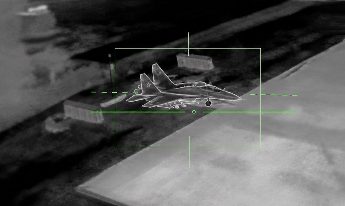 Мадяр добил два российских истребителя прямо на авиабазе: Су-33 и МиГ-29 взорваны
