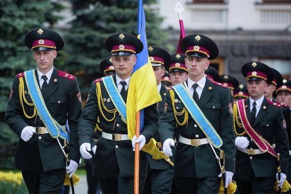 ​Традиции в современной обработке: на параде ко Дню независимости Украины обнародуют новую форму украинского Почетного караула - кадры
