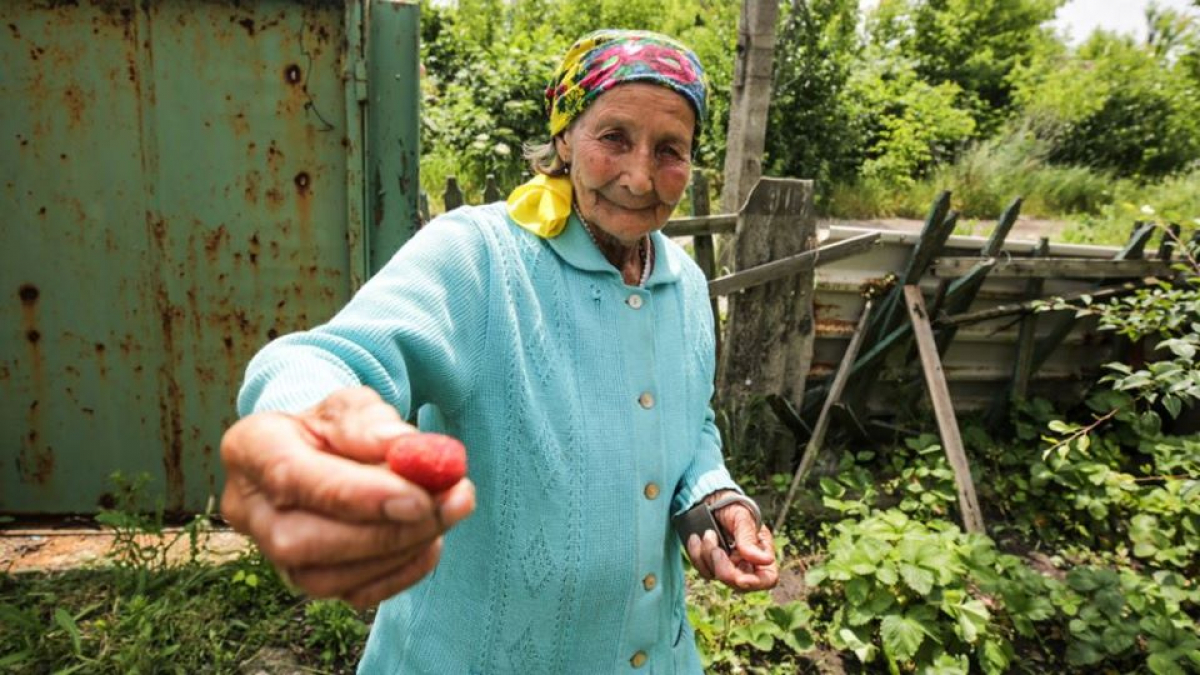 На Донбассе трагически погибла 79-летняя "киборг" баба Маша, заживо сгорев в своем доме  