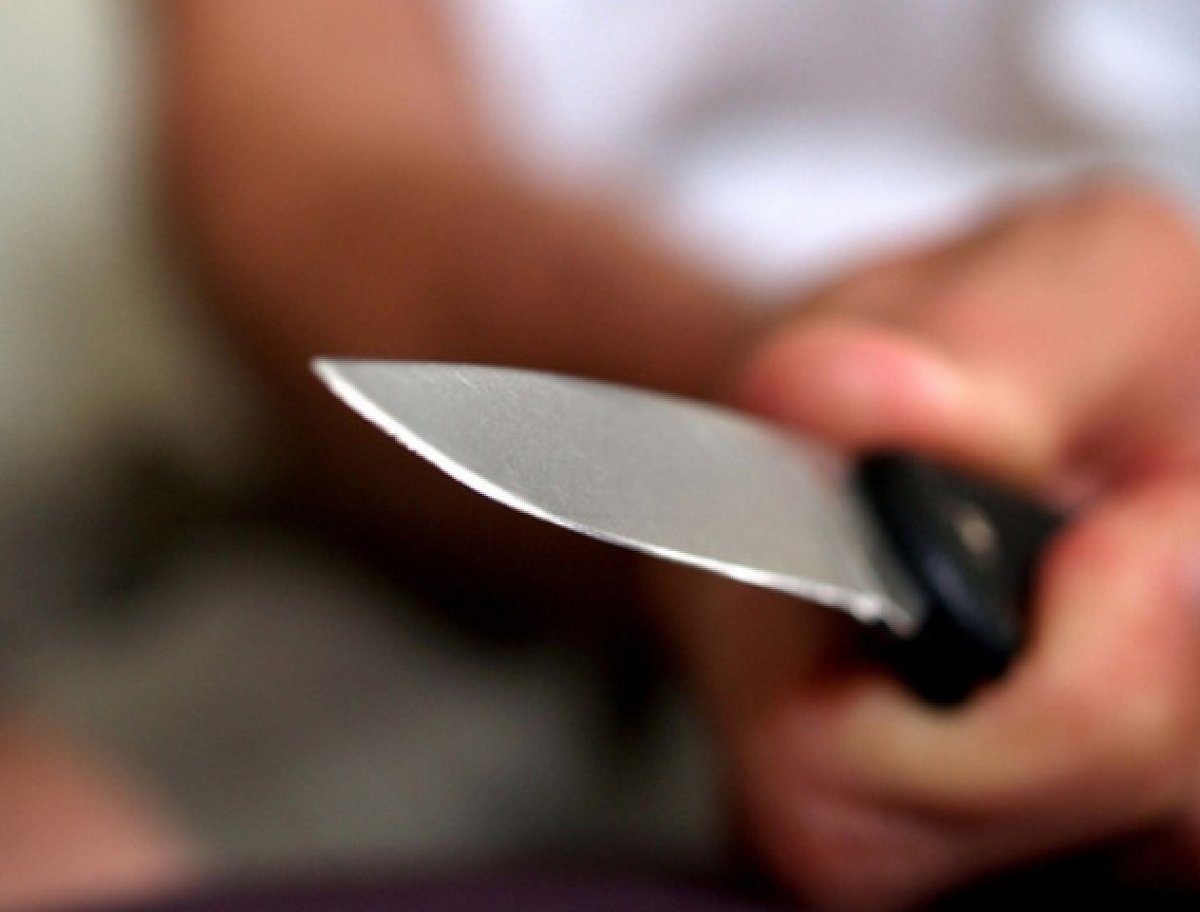 Жуткое убийство в Луганской области: 23-летний сын искромсал родную мать ножом за отказ дать деньги