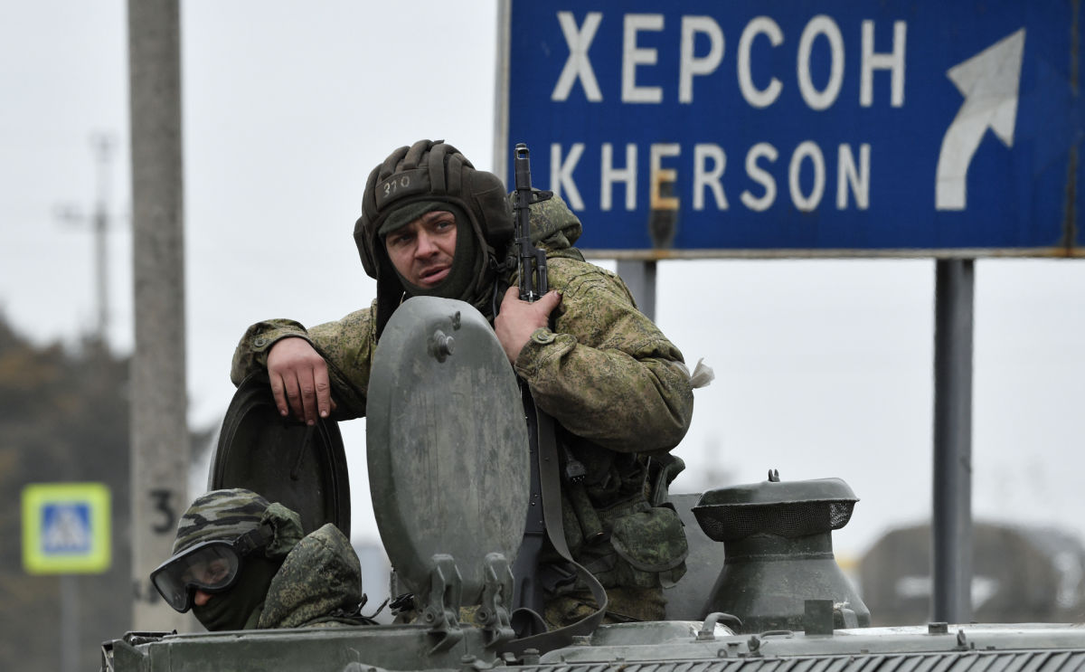 Армия Путина минирует жилые районы Херсона