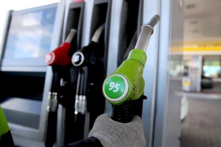 ​После Нового года в РФ резко выросли цены на топливо - россияне не знают, как выживать