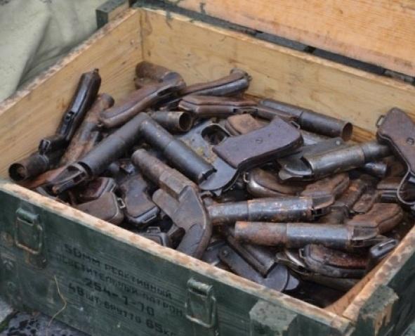 В Донецкой области поймали замаскированного поставщика оружия и боеприпасов