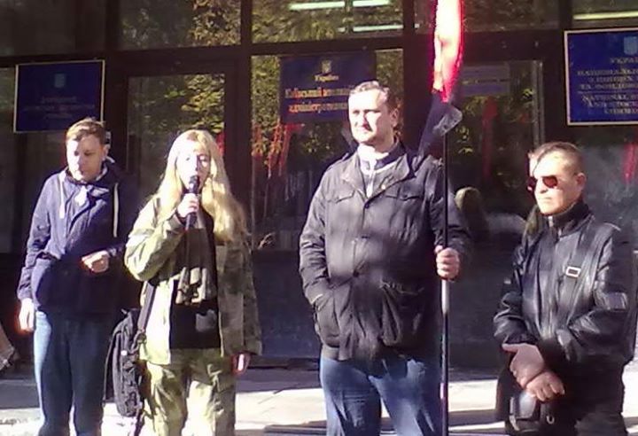 Под апеляционным административным судом в Киеве начался очередной пикет "Правого сектора"