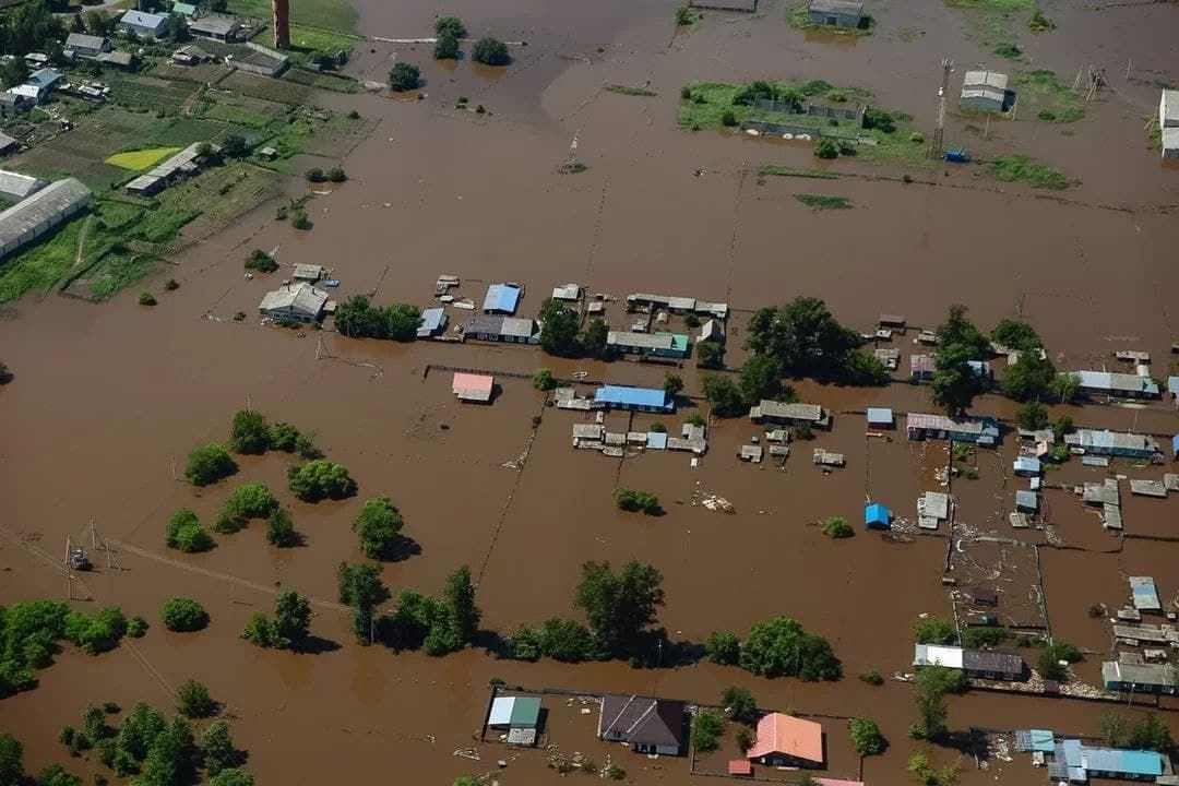 Вода идет из Китая: появилось видео потопа в Благовещенске - затоплены десятки домов