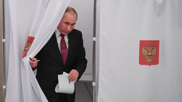 Россияне засыпали Путина матерными оскорблениями прямо в бюллетенях: опубликованы фото, которые Путину лучше не видеть
