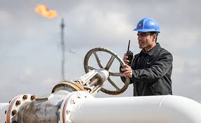 Цена на нефть опустилась ниже $79 за баррель