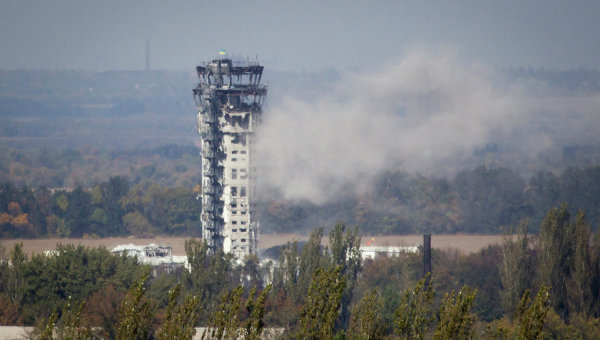 СМИ: От аэропорта Донецка отведены почти все российские военные