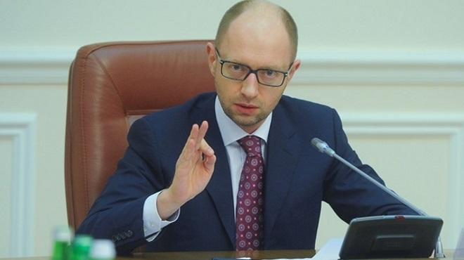 Яценюк анонсирует на завтра внеочередное заседание Кабмина