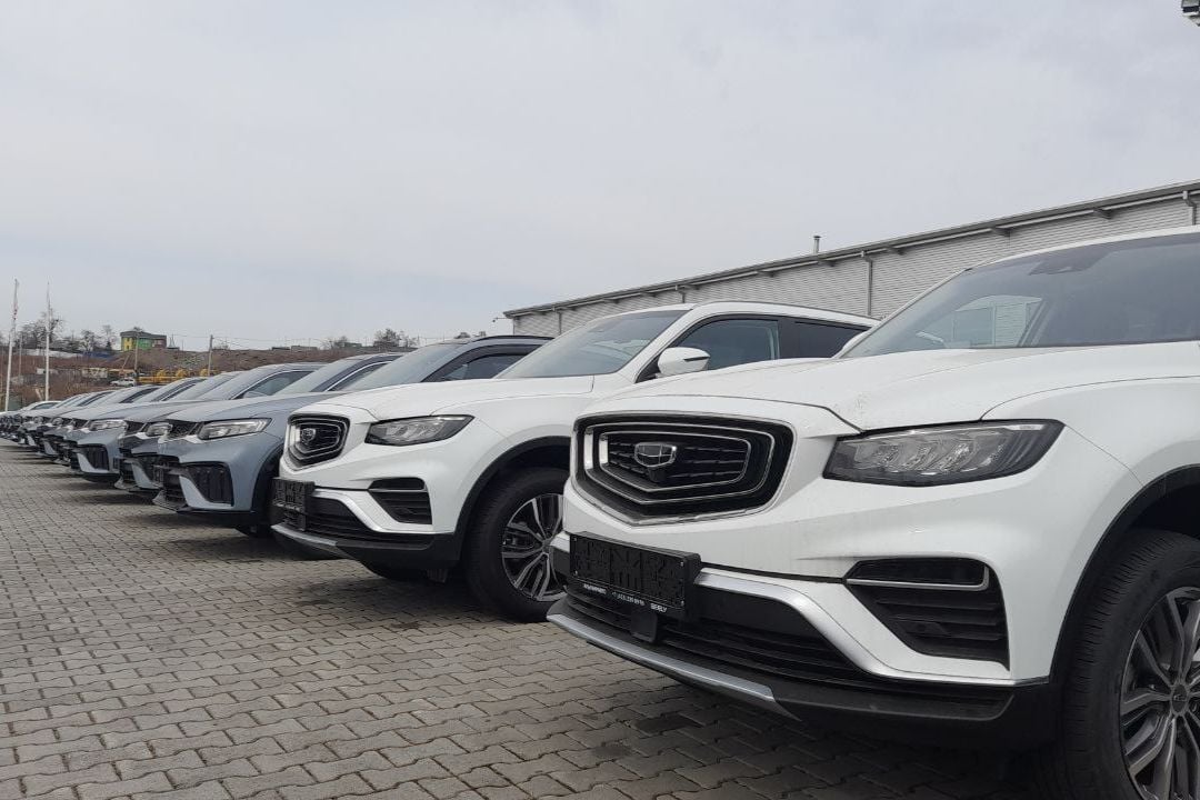 Вместо 900 тысяч платишь 2,5 миллиона: как пошлины в РФ съедают автомобильный рынок