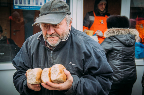 "Добились, "родненькие"", - блогер поразил соцсети всего двумя снимками о "процветающем" Донецке - кадры
