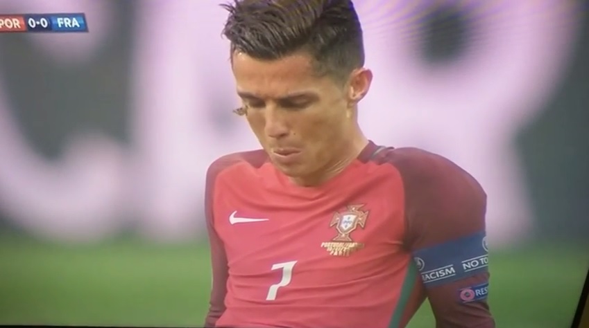 Плачущего Роналду успокаивал мотылек: видео с бабочкой и звездой сборной Португалии взорвало Интернет