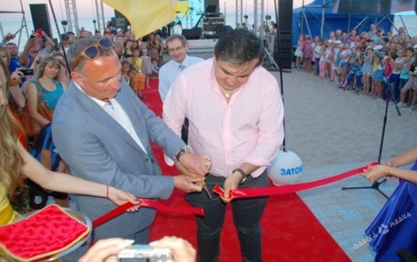 Под Одессой Саакашвили открыл первый километр самой большой набережной Европы