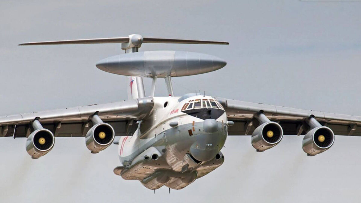 "Срочно нужны скорая и пожарная", - СМИ получили перехват запроса пилота подбитого Ил-22 ВКС РФ