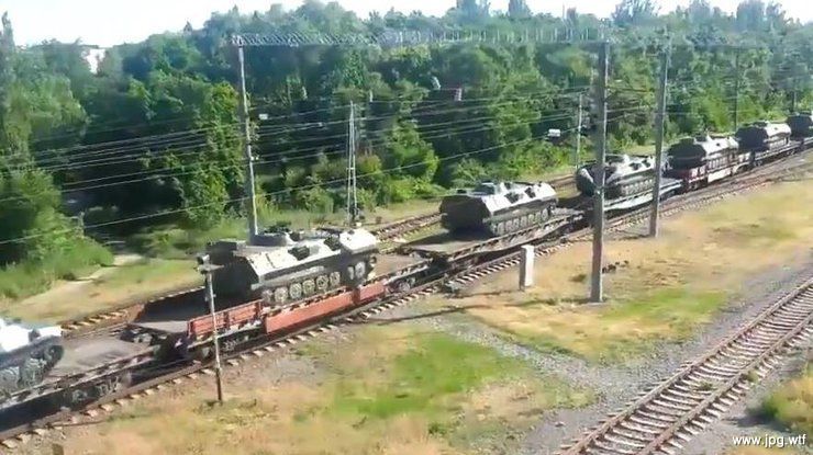 "Гуманитарный" конвой: Россия отправила боевикам на Донбасс эшелоны смертельного оружия