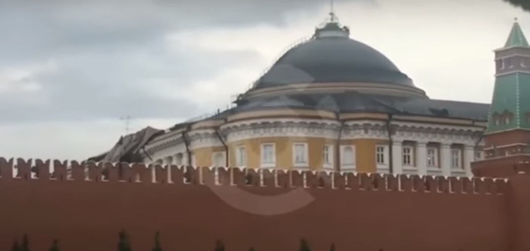 Гнев природы не пощадил резиденцию Путина: опубликованы кадры, как московский ураган разорвал крышу Сенатского дворца в Кремле