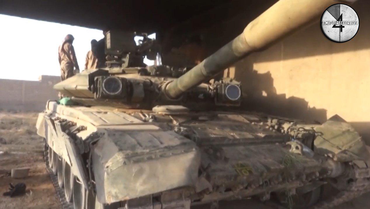 ​Пока Шойгу хвастается несуществующими победами, ИГИЛ усиливается: террористы показали российский Т-90, захваченный у “ихтамнетов” под Маядином
