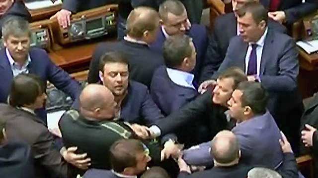 Гройсман: предлагаю за драку в парламенте удалять депутатов  на 15 заседаний