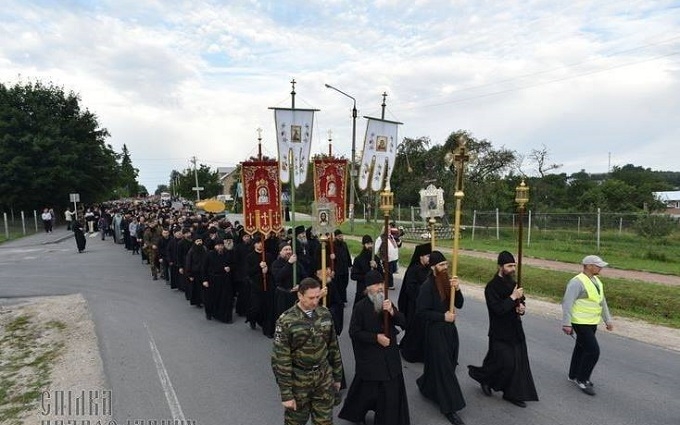 В Борисполе зреет бунт против участников Всеукраинского крестного хода: "Идите к Путину и там вымаливайте мир"