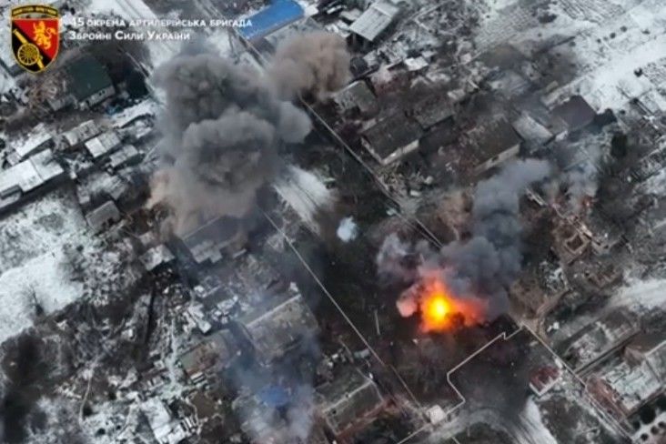 ​Арта ВСУ сделала горячо "Вагнеру" в Соледаре: штаб и полевой склад россиян взлетели на воздух