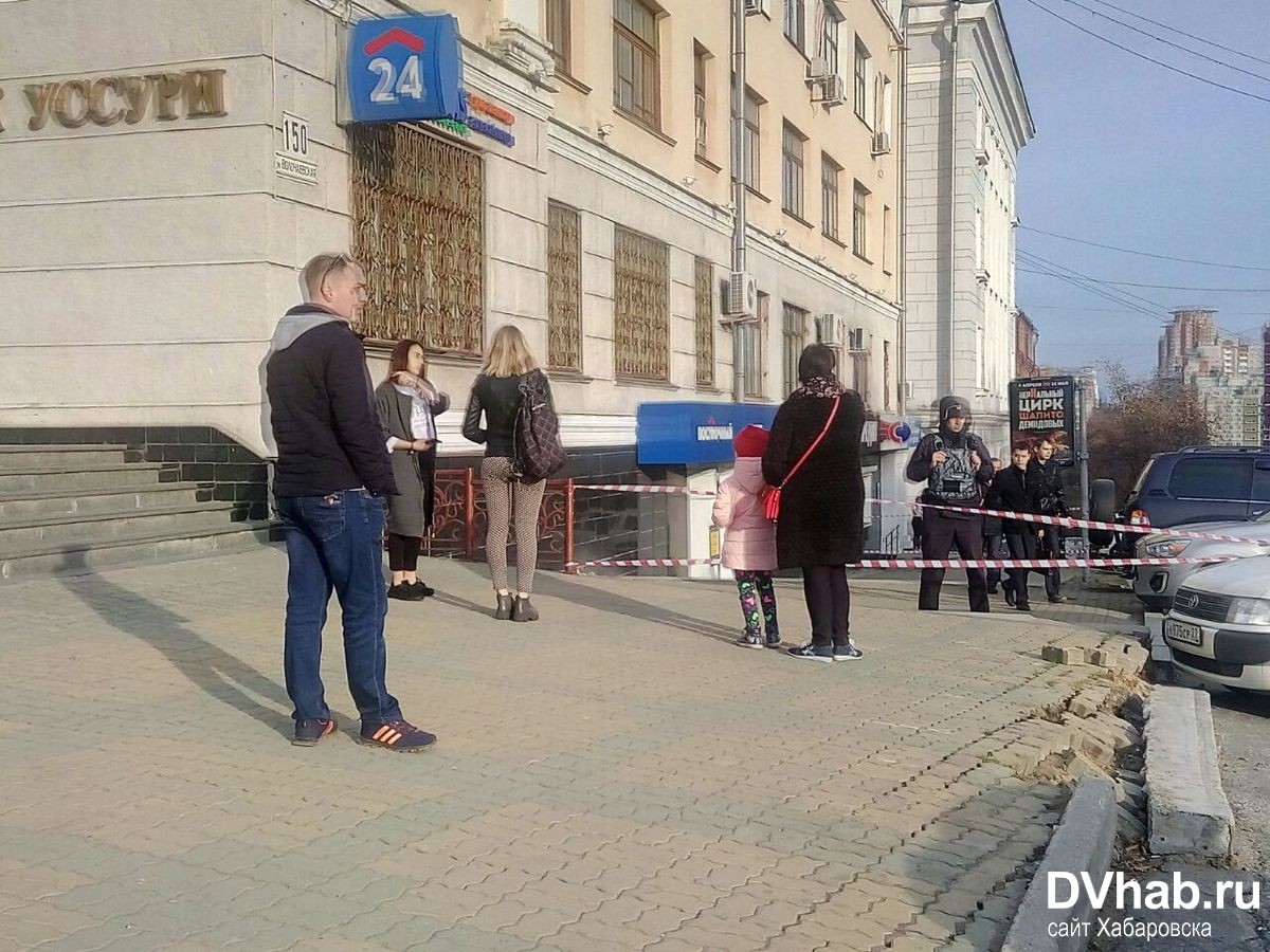 Совершено вооруженное нападение на офис ФСБ в Хабаровске: СМИ опубликовали кадры с места событий
