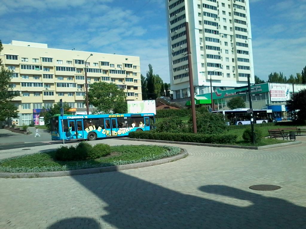 В Донецке готовятся к митингу против ОБСЕ: перекрыт центр города, люди "радуются", стремятся отметиться и слинять - соцсети