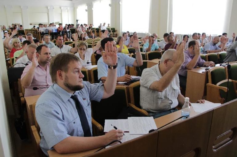 В нищей "ЛНР" пошли на крайние меры: в  Луганске "депутаты" придумали новое "уголовное преступление", теперь известно, как боевики пополнят "казну"