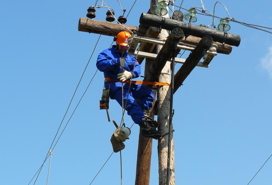 МЧС восстановило электроэнергию в части населенных пунктов России и Крыма