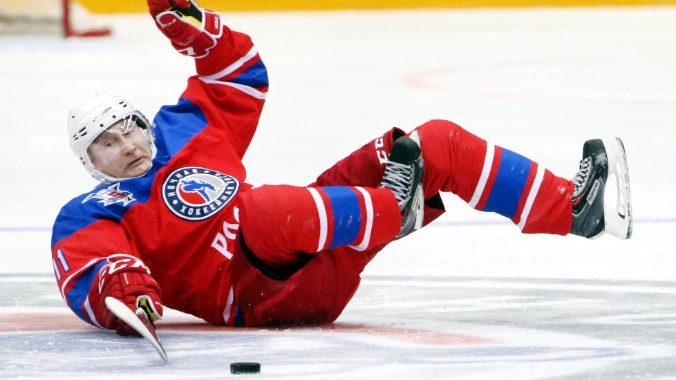 Долбанувшийся об лед Путин решил уничтожить профессиональный спорт в России: "Зарабатывайте бабки сами!"