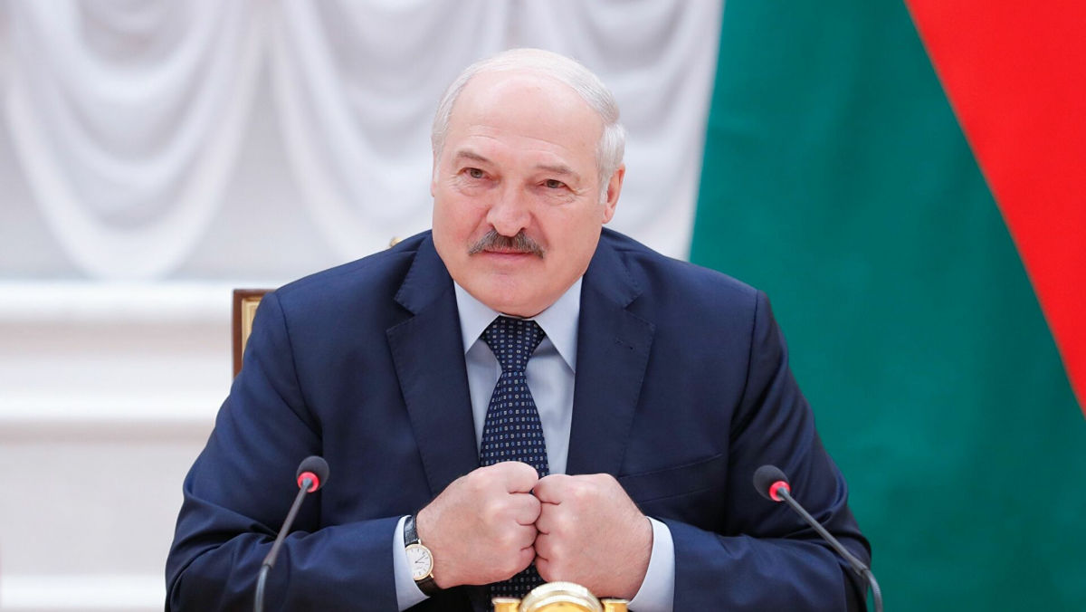 ЧП и привлечение армии к разгону протестов: Лукашенко "закручивает гайки" в Беларуси