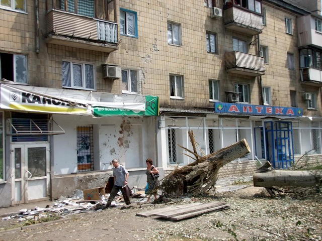 Обстановка в Донецке на 10:00: слышны залпы, уничтожен дом, поврежден Донецкий казенный завод химических изделий