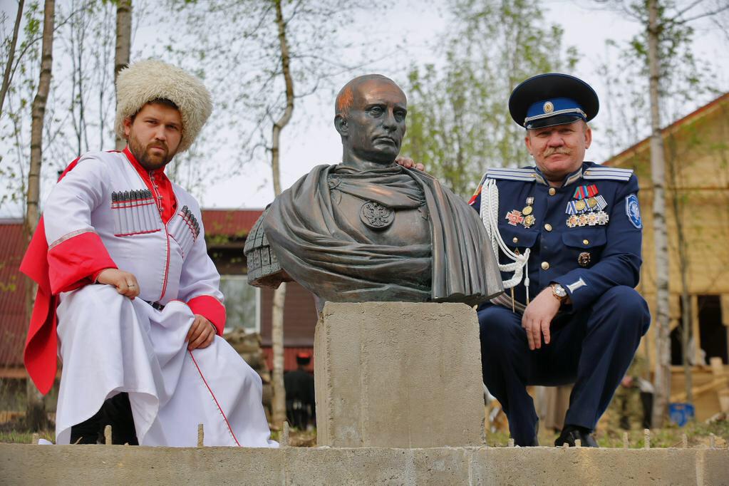Во весь рост или вместо Ленина: крымчане рассказали, каким видят памятник Путину (кадры)