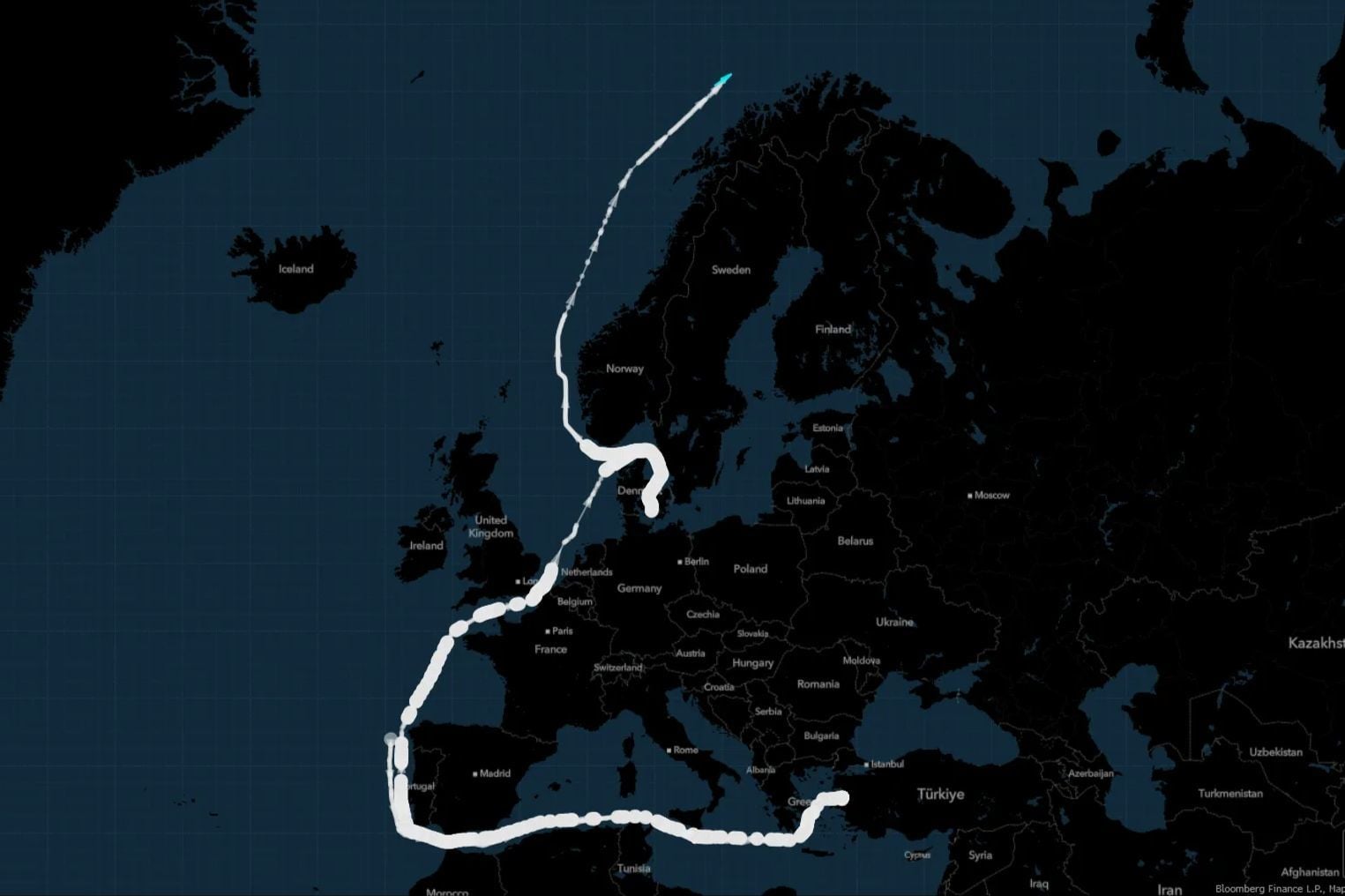 ​Нефтяной танкер-фантом сделал резкий разворот у вод Германии и направляется в РФ — Bloomberg