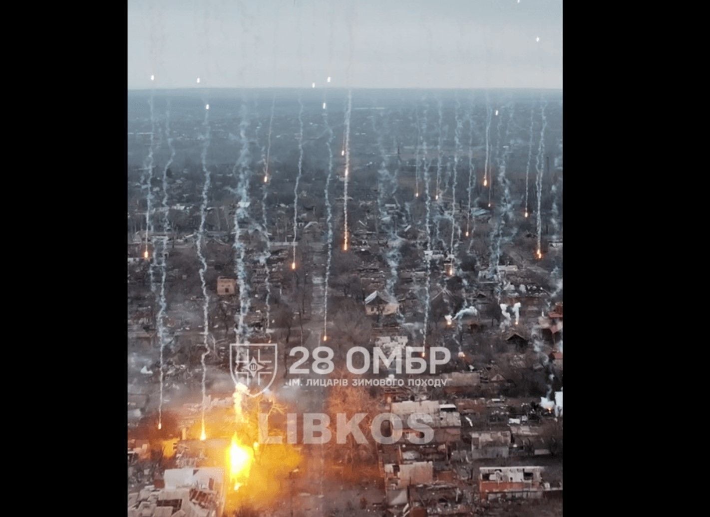 ВСУ показали удар оккупантов по Константиновке фосфорными боеприпасами: россияне стирают город с лица земли 