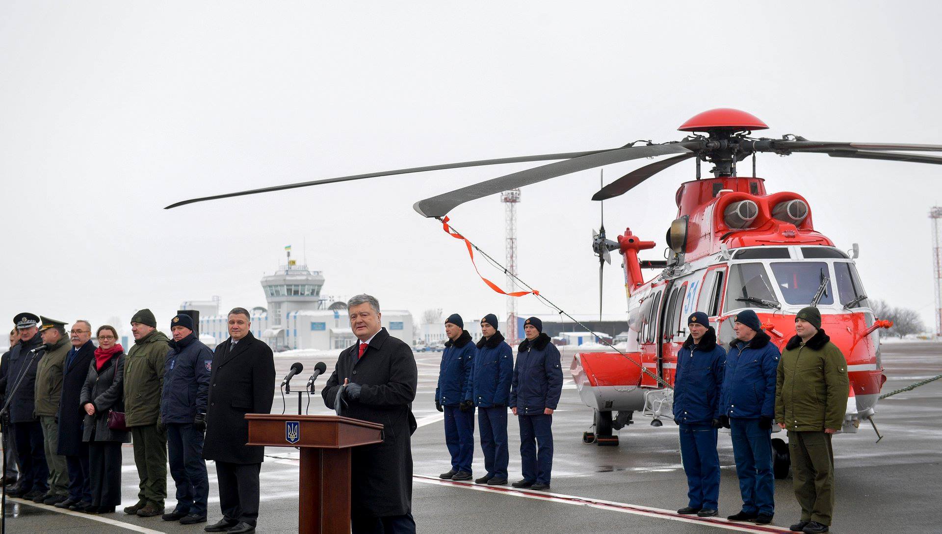 Будут переброшены к Азовскому морю: Порошенко сделал заявление о первой партии Airbus Helikopters Н225 из Франции