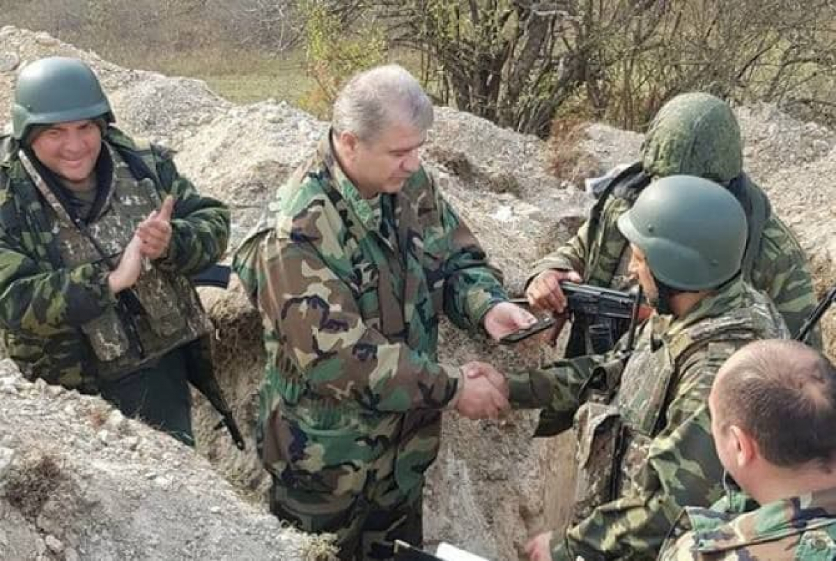 В Карабахе на двух направлениях фронта продолжаются интенсивные бои - погиб командир ВС Армении