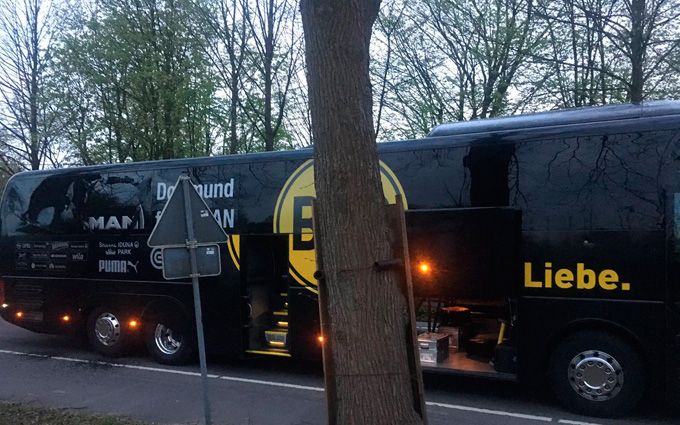 Из-за взрыва у автобуса немецкой команды матч дортмундской "Боруссии" и "Монако" перенесен 