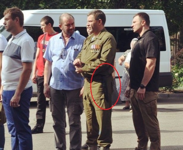 "Вот же отродье сатанинское..." - деталь одежды на фото Захарченко в церкви Донецка возмутила соцсети