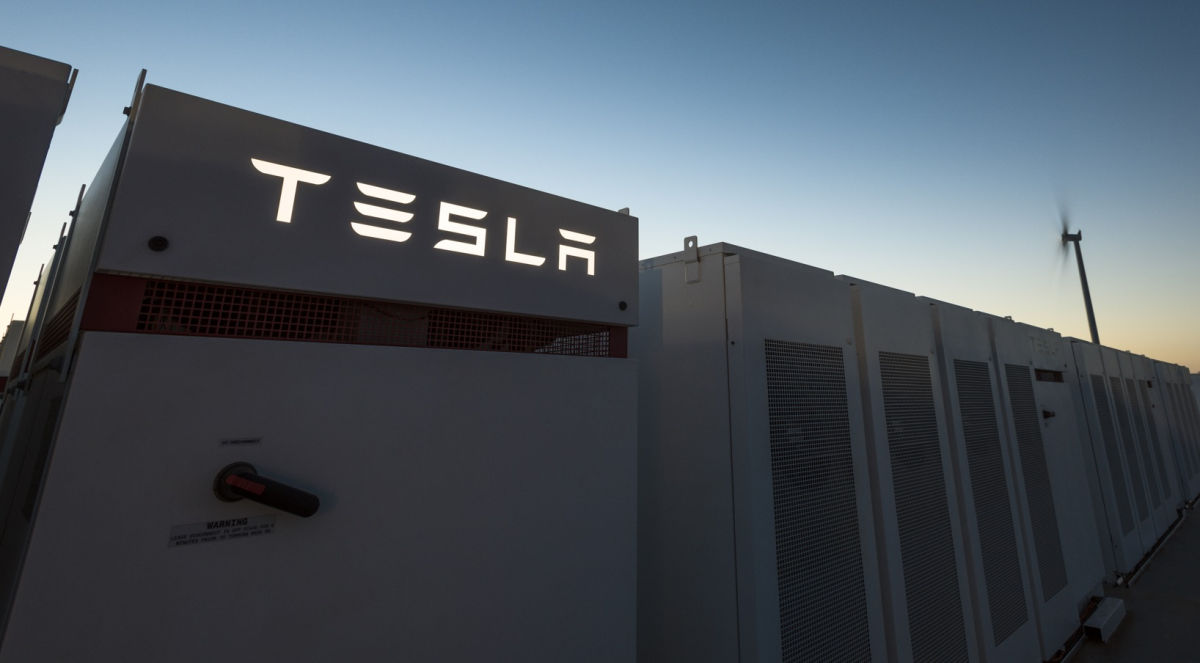 Зеленый континент против "зеленой энергетики": в Австралии подали в суд на "Большую батарею" Tesla