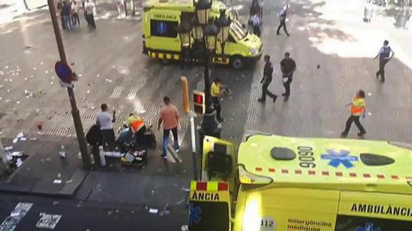 ​13 погибших, 80 пострадавших: "Исламское государство" похвасталось причастностью к кровавому теракту в Барселоне, всколыхнувшему мир