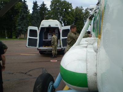 5 раненных в АТО украинских пограничников специальным рейсом доставили в Киев - видео